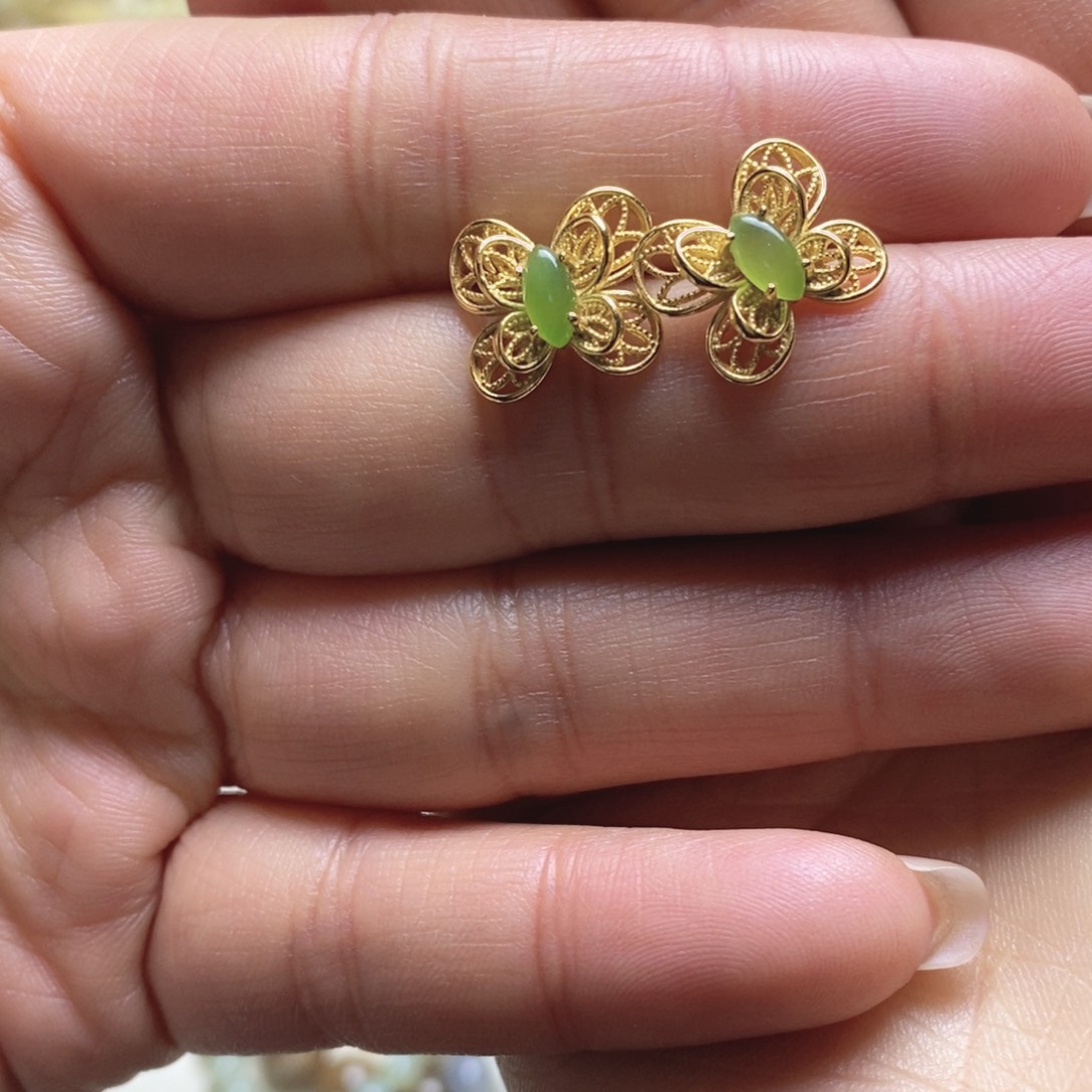 银S925镶嵌和田玉耳钉蝴蝶碧玉蛋面耳钉