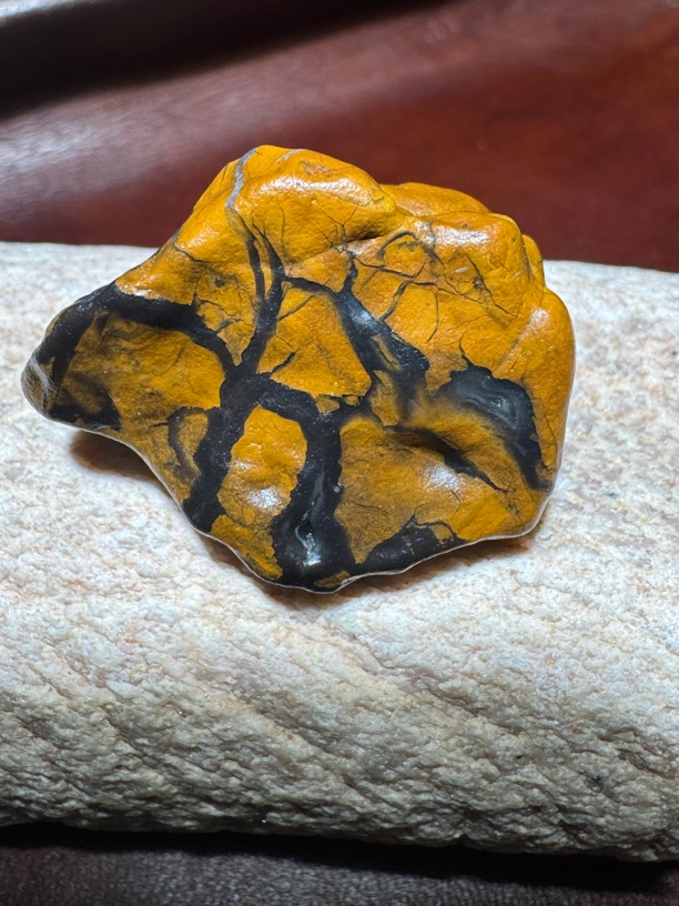 阿拉善早期地表原石  天然彩玉原石