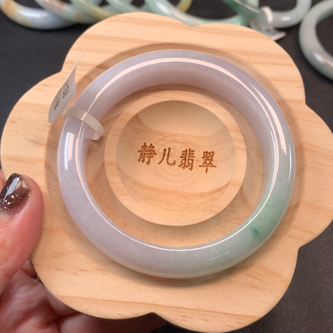 翡翠手镯未镶嵌57圈口