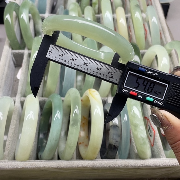 蛇纹石玉未镶嵌手镯70