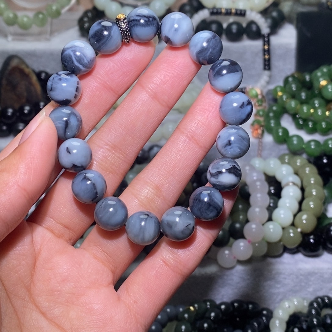 V***S和田玉未镶嵌手链