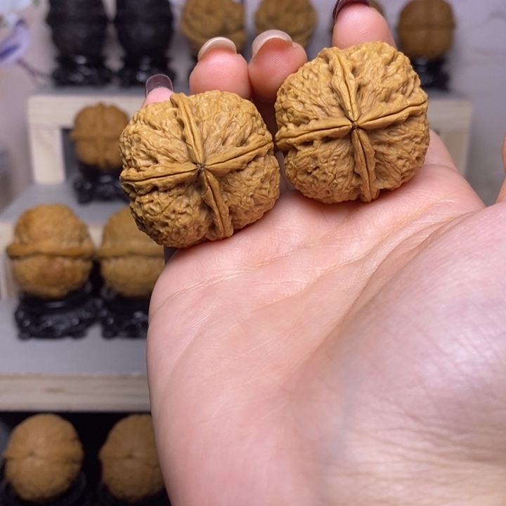 文玩核桃把件4Y—玉壁四棱36尺41克