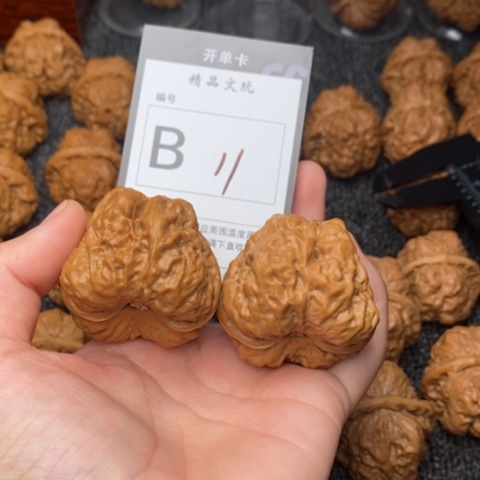 吊坠桃核再****家我是第一百43