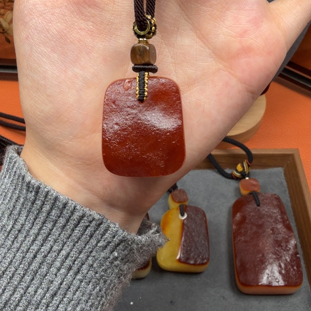 蜜蜡未镶嵌吊坠(赠链)