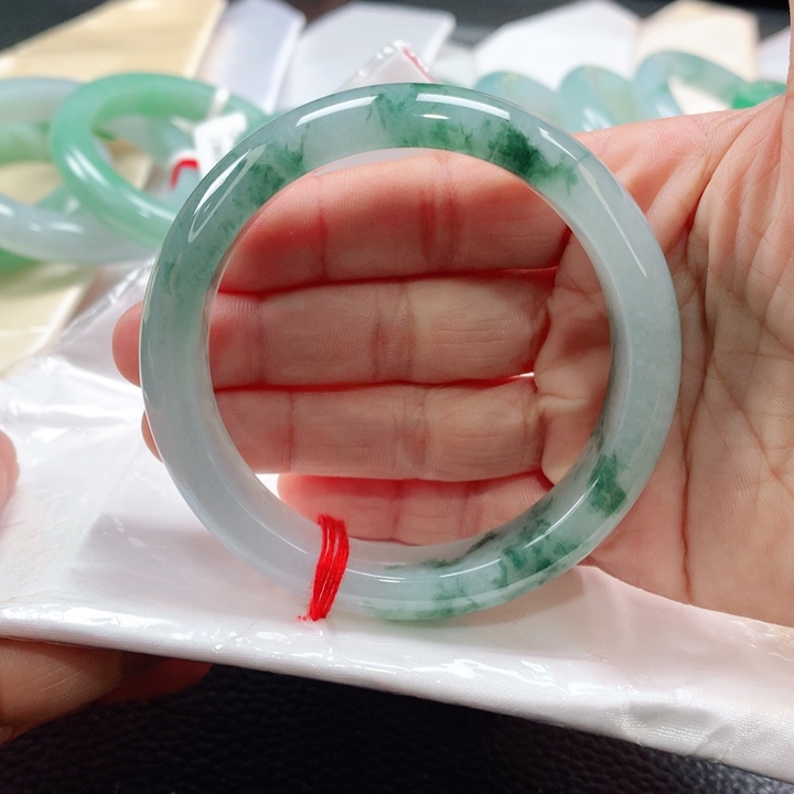 翡翠手镯未镶嵌56575657