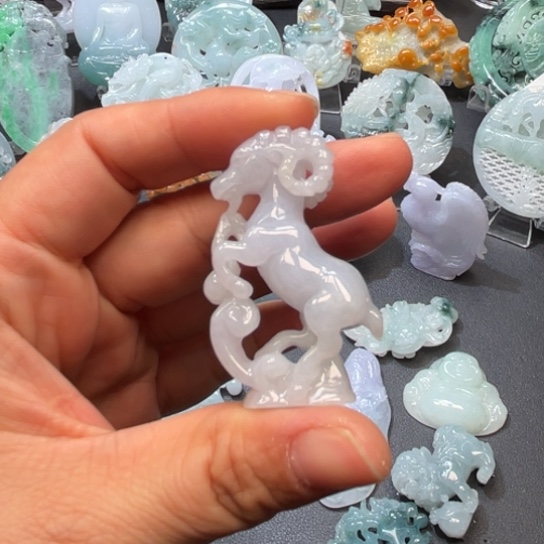 翡翠未镶嵌颈饰翡翠