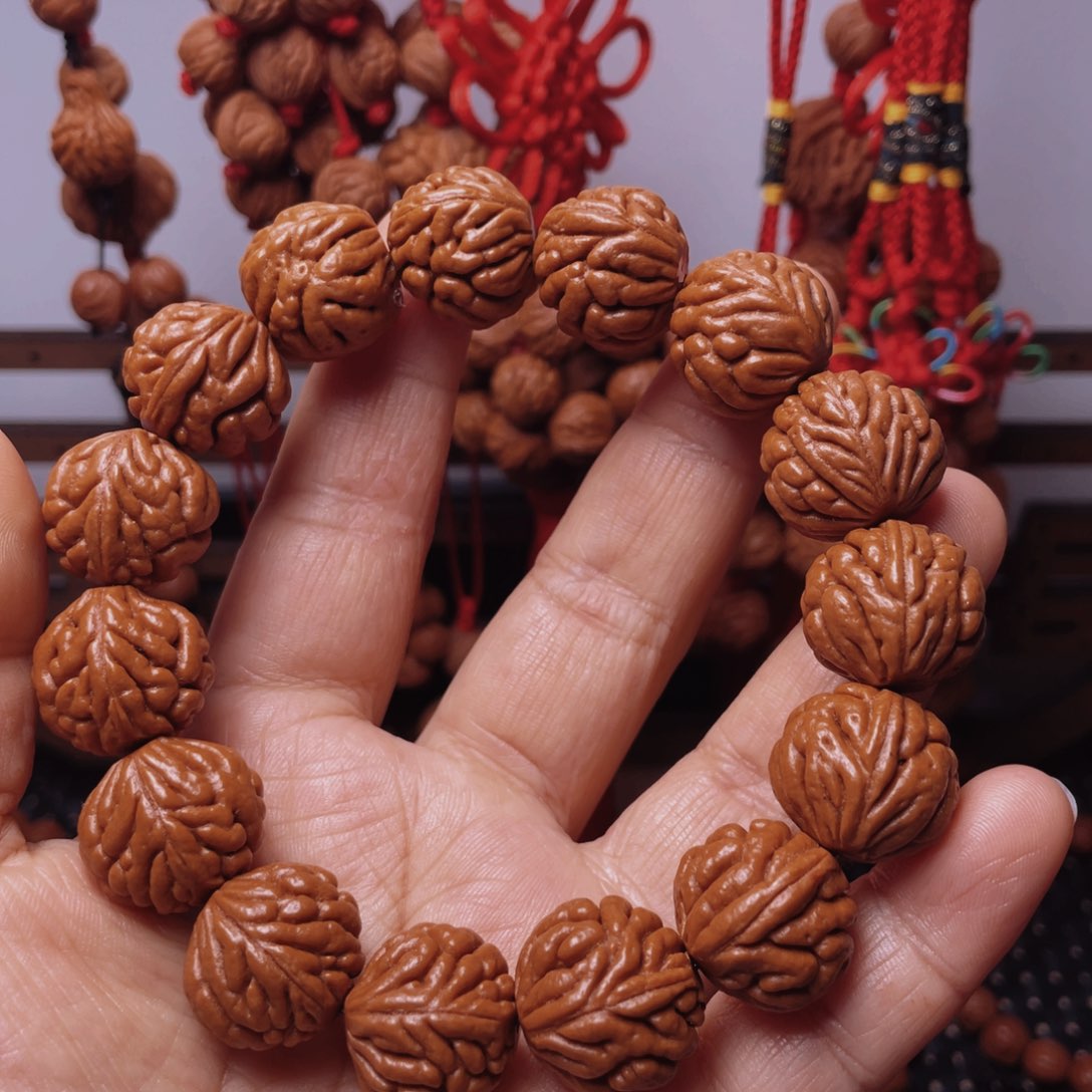 木质类龙纹桃枭挂件