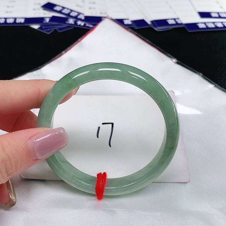 翡翠手镯未镶嵌翡翠手镯未镶嵌