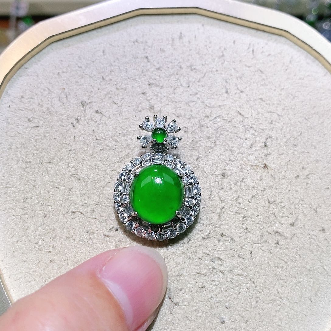 【闪购商品】翡翠挂件未镶嵌2***9裸石