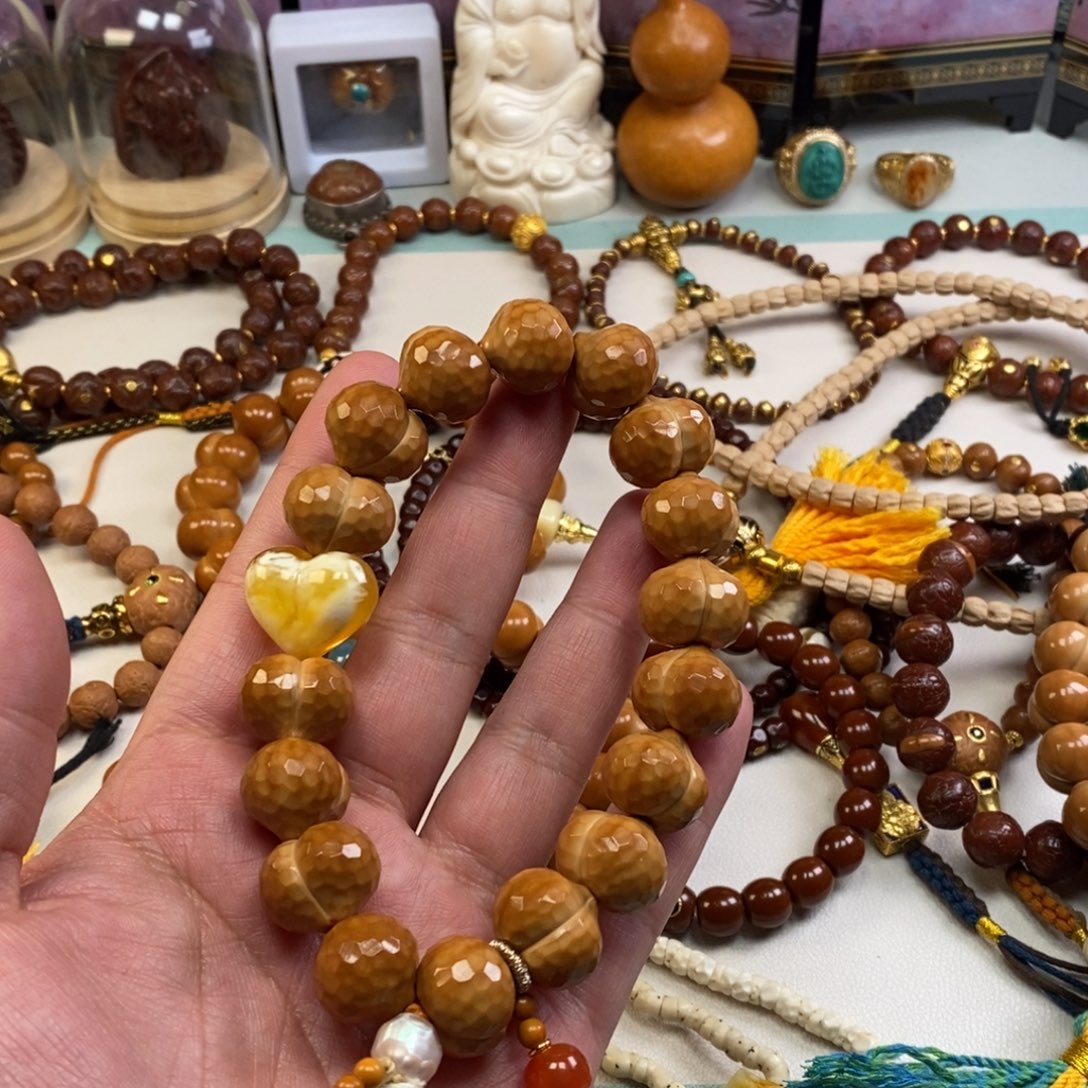 猴头核桃吊坠。。。。。。。。。。