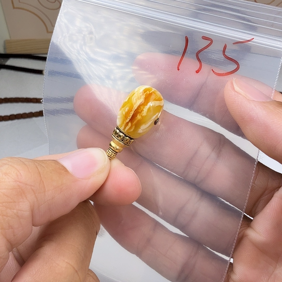 琥珀未镶嵌裸石琥珀