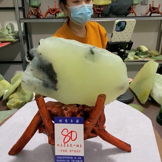 未镶嵌蛇纹石玉原石真**人
