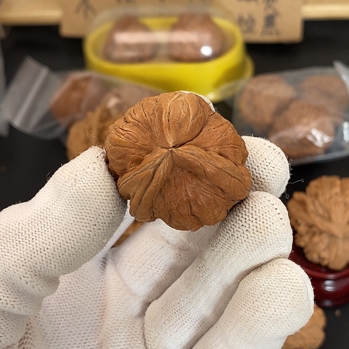 核***司文玩核桃吊坠瑕疵