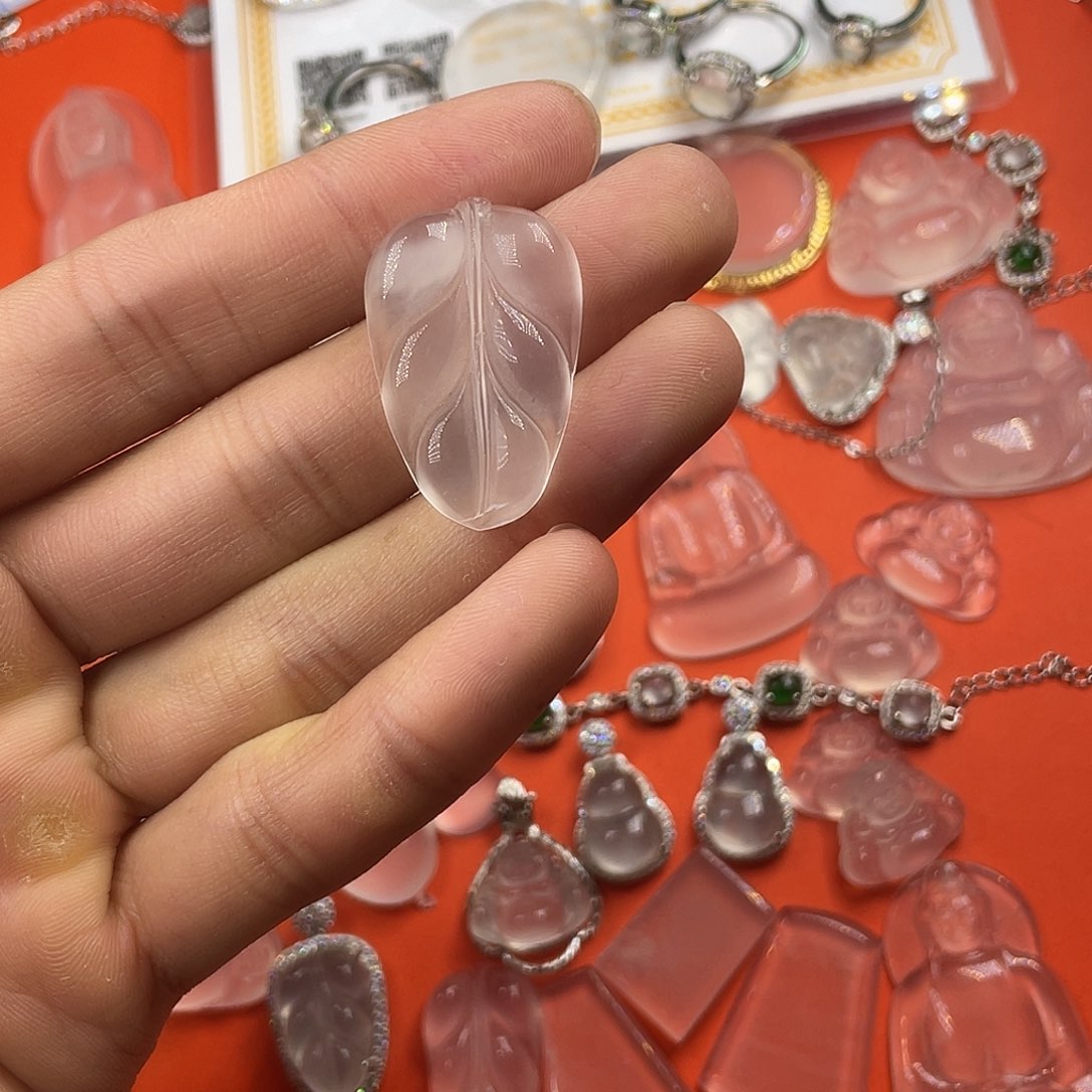 石英质玉颈饰未镶嵌