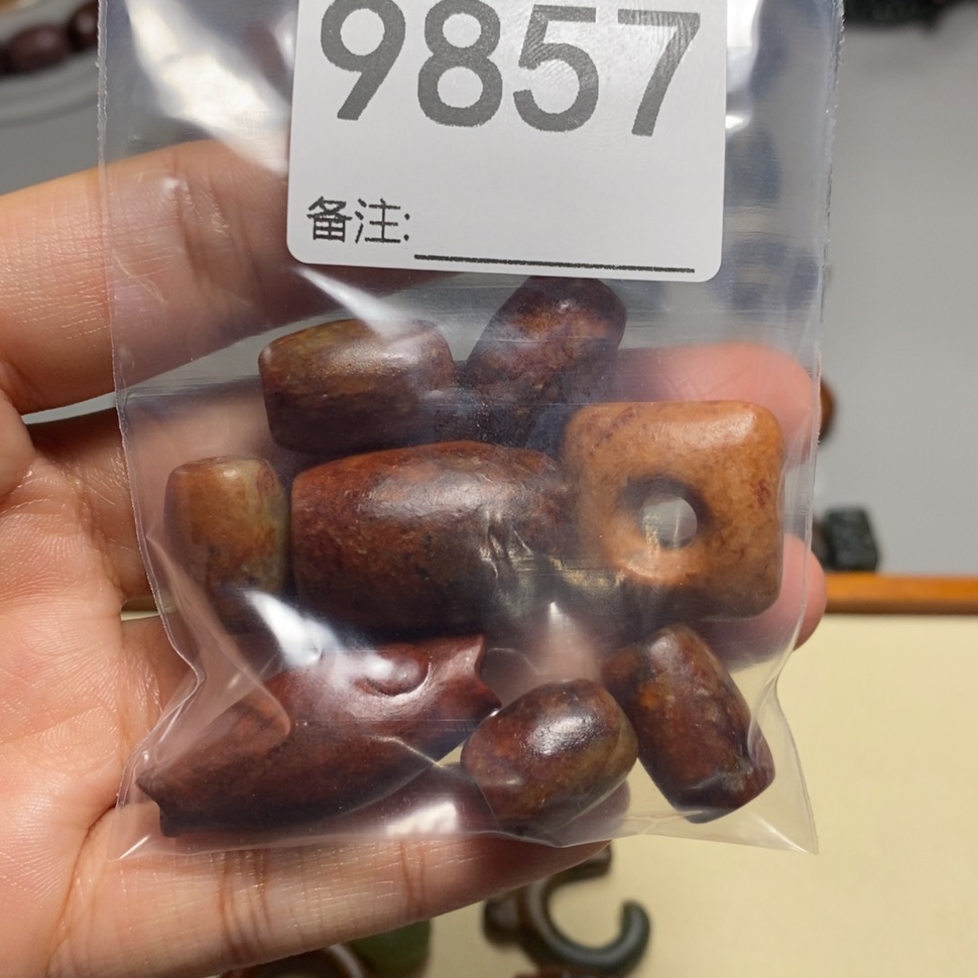 颈饰未镶嵌透闪石质玉蕾