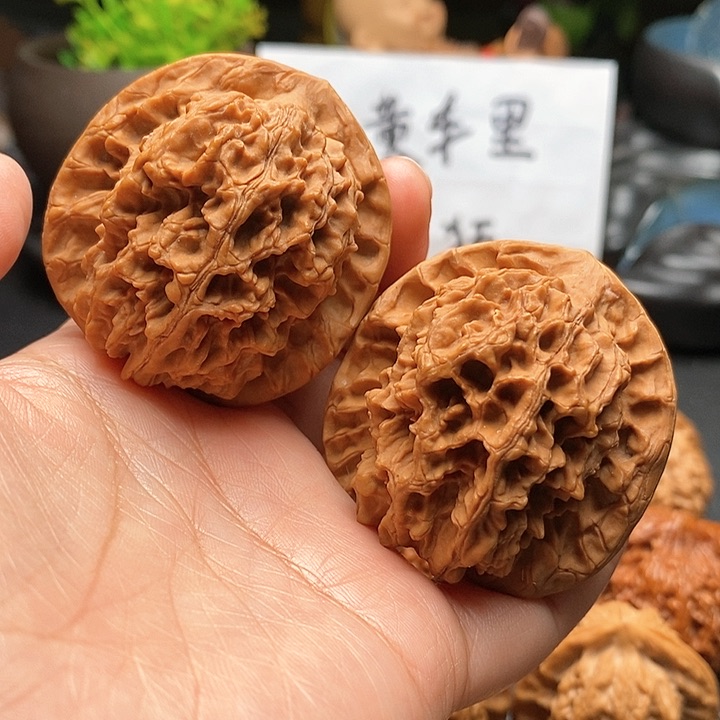 文玩核桃吊坠苍龙45尺