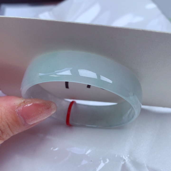 翡翠手镯未镶嵌翡翠