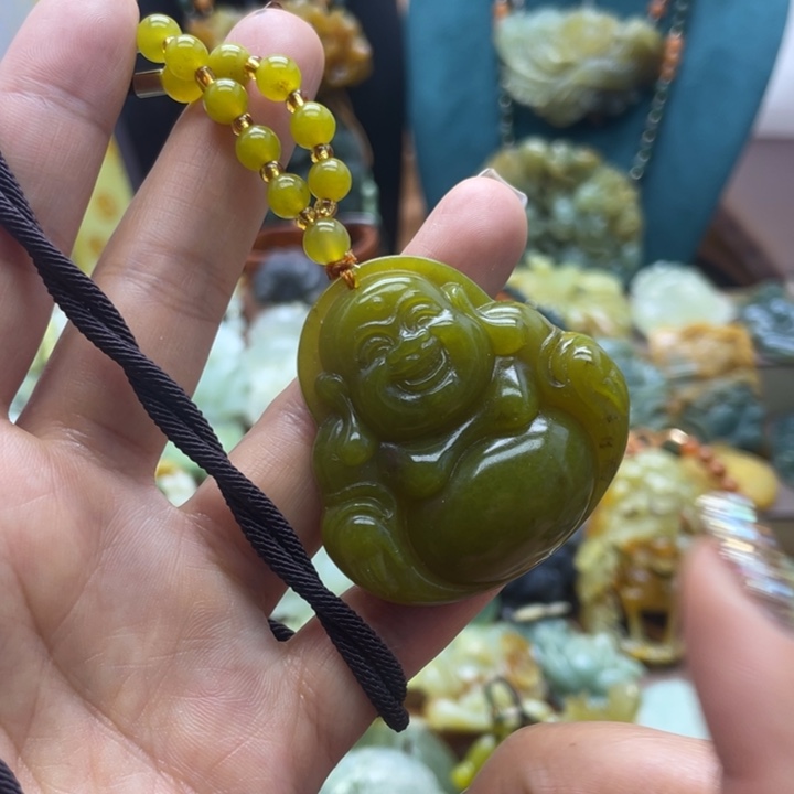 蛇纹石玉未镶嵌颈饰