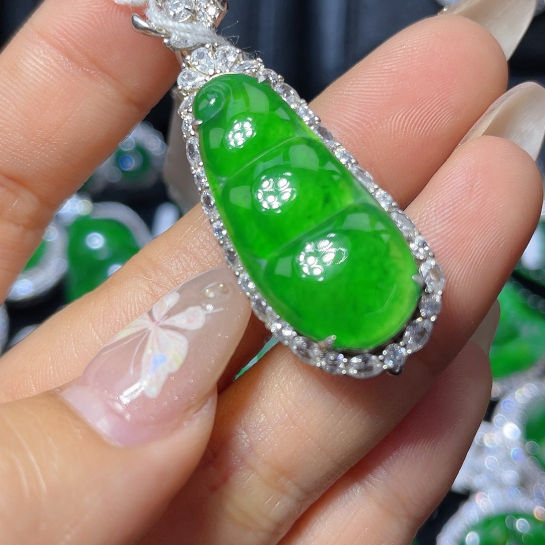 翡翠颈饰银S925镶嵌翡翠