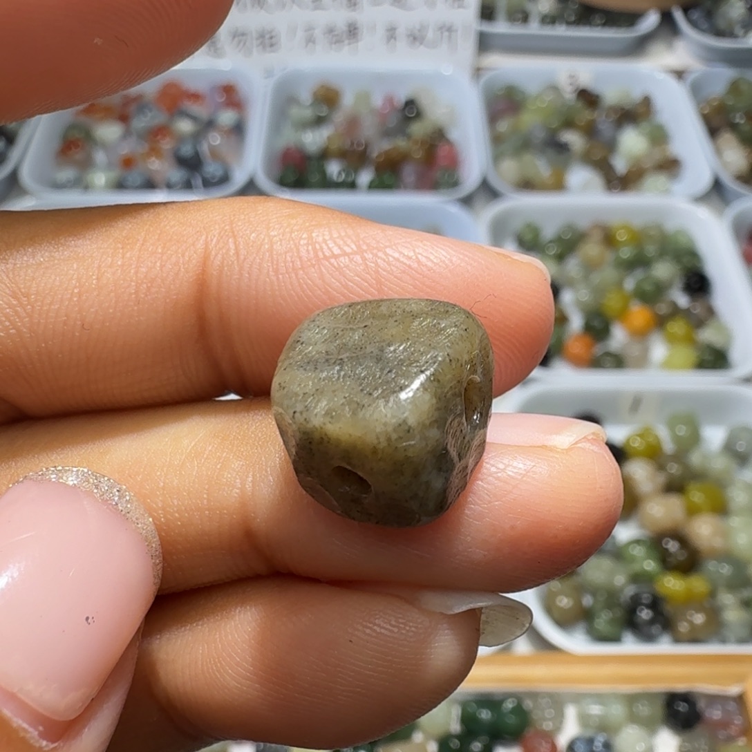 和田玉未镶嵌珠宝奇石