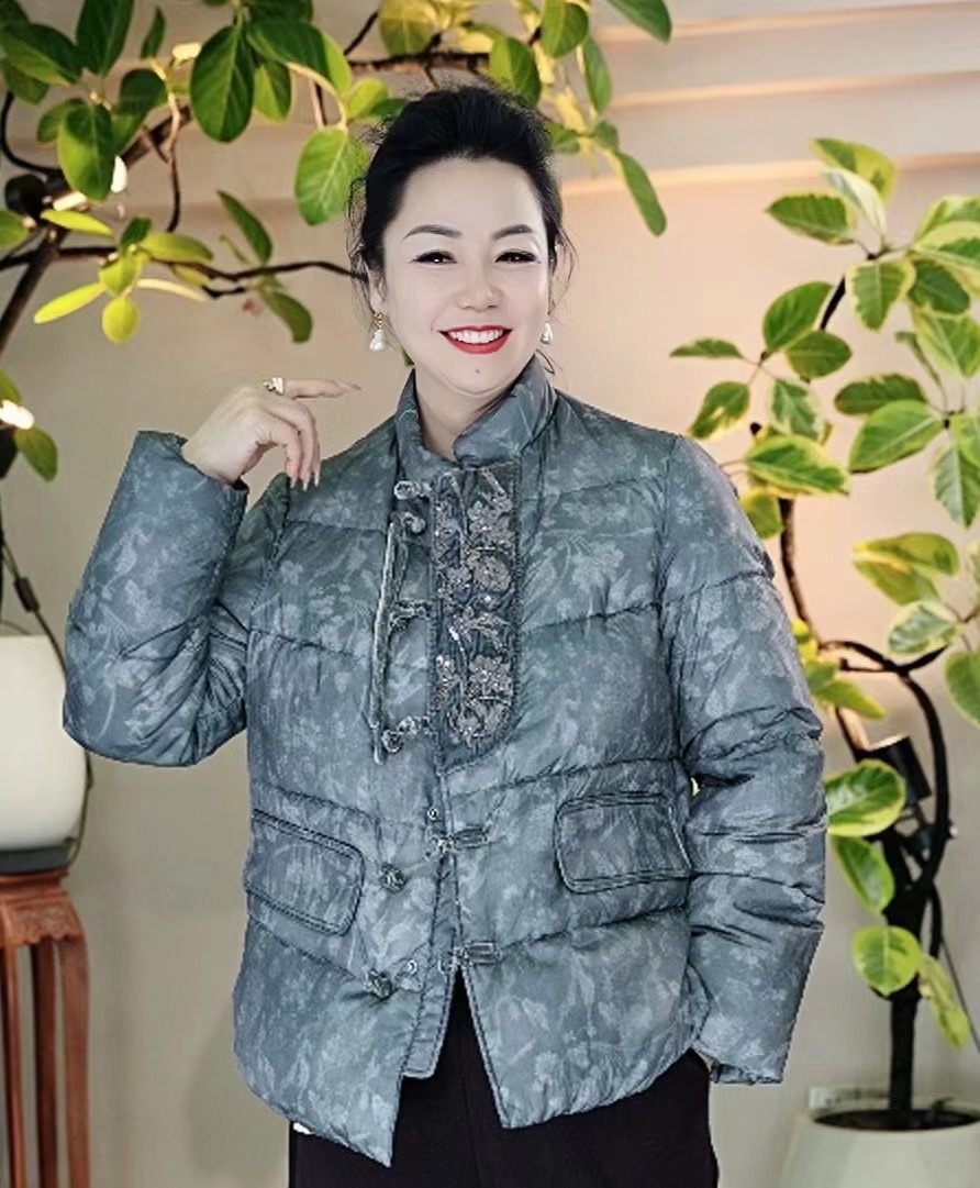 【奥兰多多&杨子家轻奢定制】轻盈短款羽绒服624621