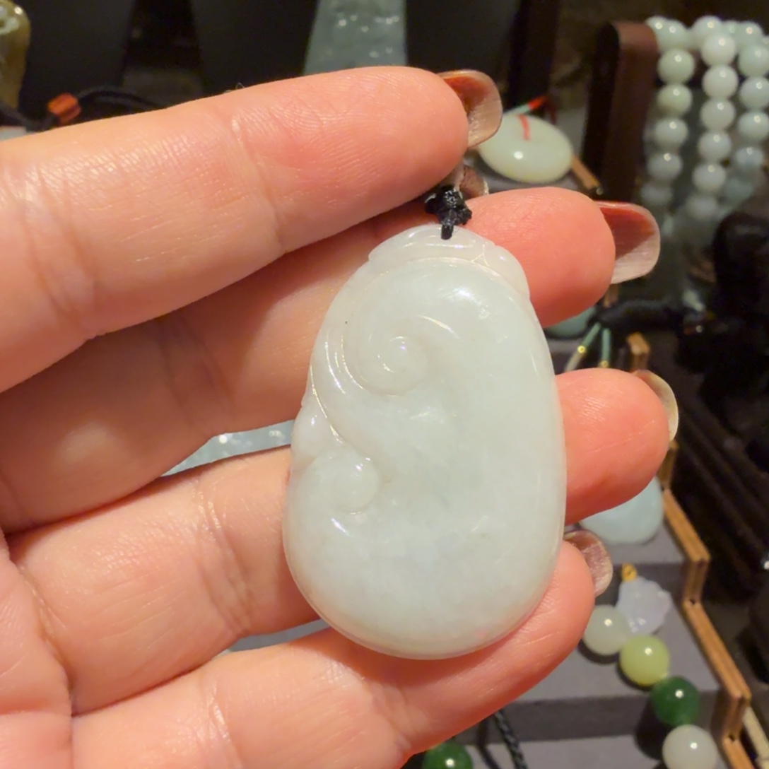 翡翠未镶嵌吊坠(赠链)