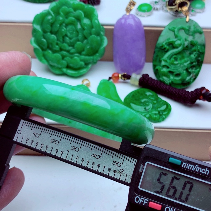 翡翠未镶嵌手镯．．．．．