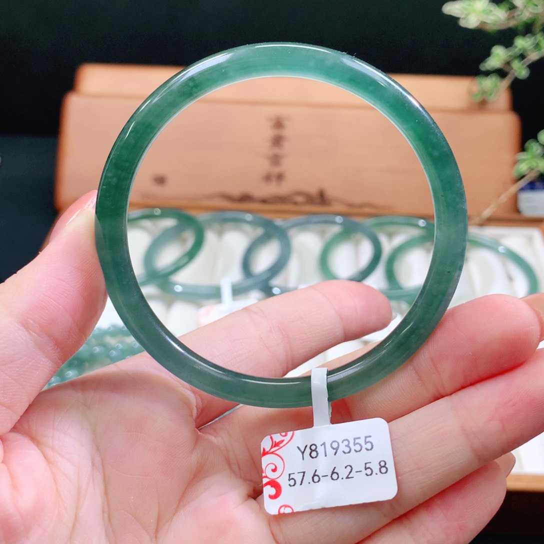 翡翠未镶嵌手镯天然