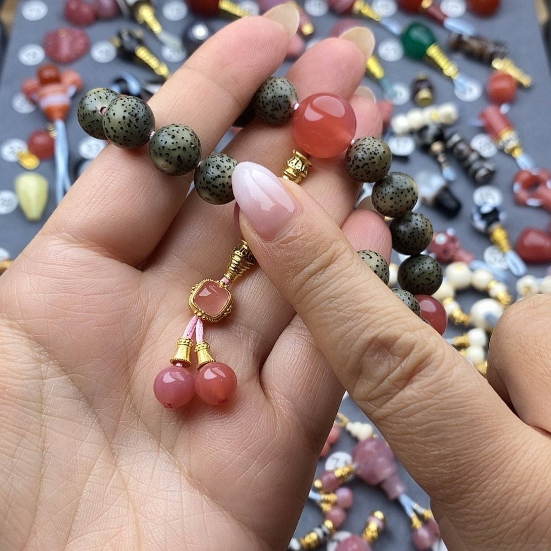 慧***玛瑙/玉髓未镶嵌饰品