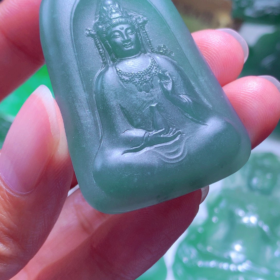 兔****定制翡翠未镶嵌天然