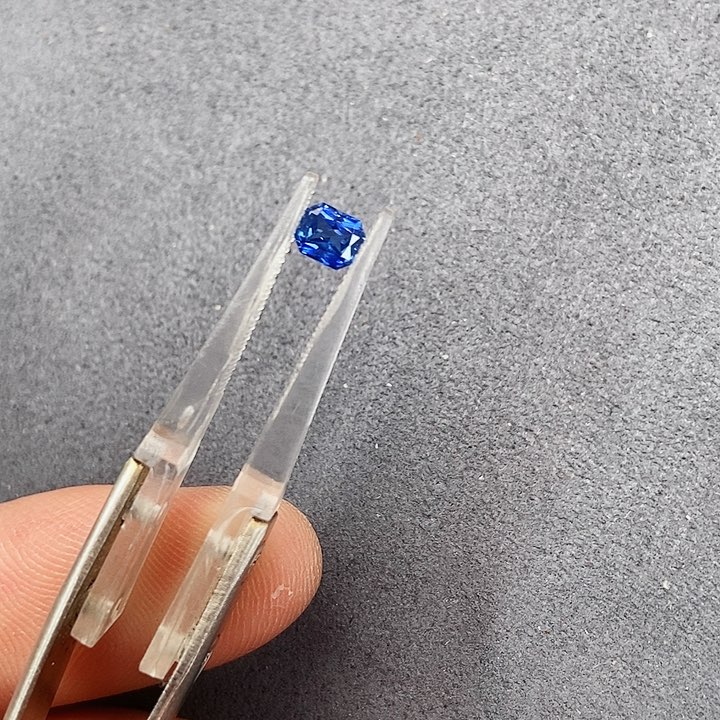蓝宝石裸石未镶嵌