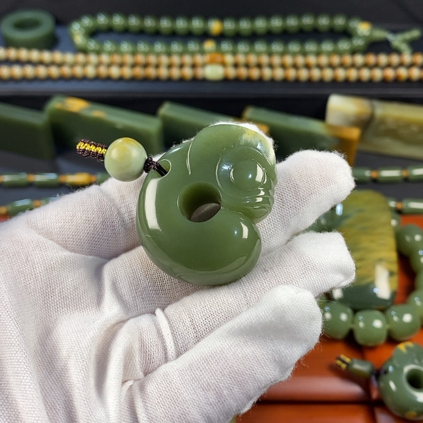 【闪购商品】岫岩河磨玉（透闪石质玉）颈饰未镶嵌大*哥