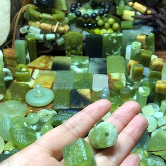 未镶嵌岫玉吊坠A****亲