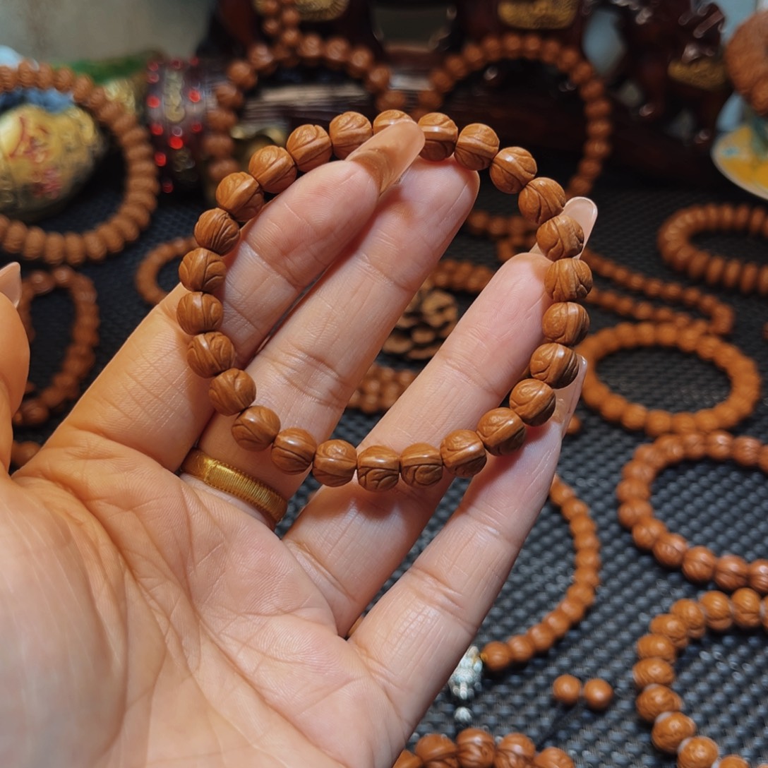 带***瑰桃核手串0.8➕顶级野生玉龙脊单圈