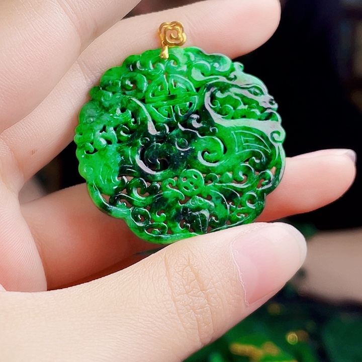 翡翠18K金镶嵌颈饰多样性