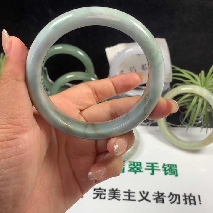翡翠未镶嵌手镯3号