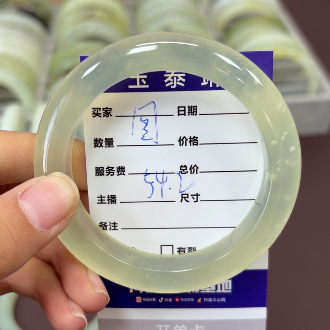 岫玉手镯未镶嵌图****）岫玉手镯