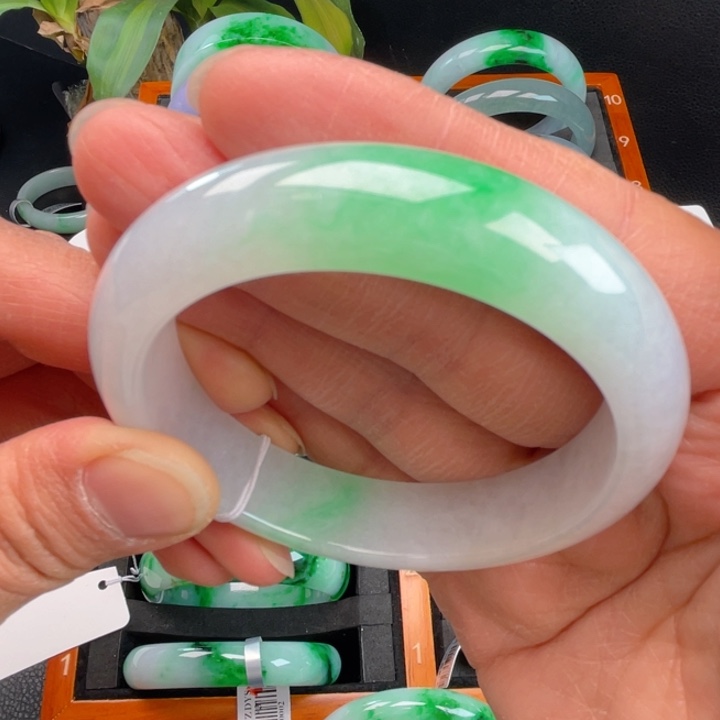 翡翠未镶嵌手镯缅甸翡翠