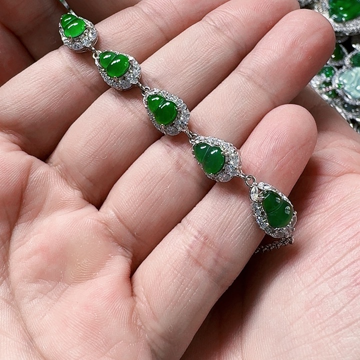 翡翠颈饰未镶嵌天然A货翡翠放漏