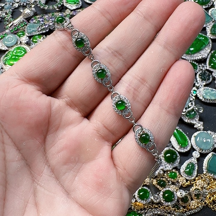 翡翠颈饰未镶嵌天然A货翡翠放漏