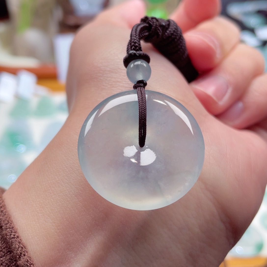 翡翠颈饰未镶嵌扣子