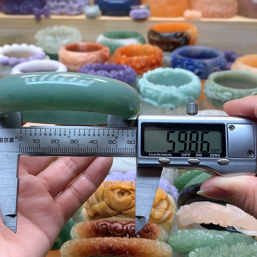 未镶嵌手镯石英质玉