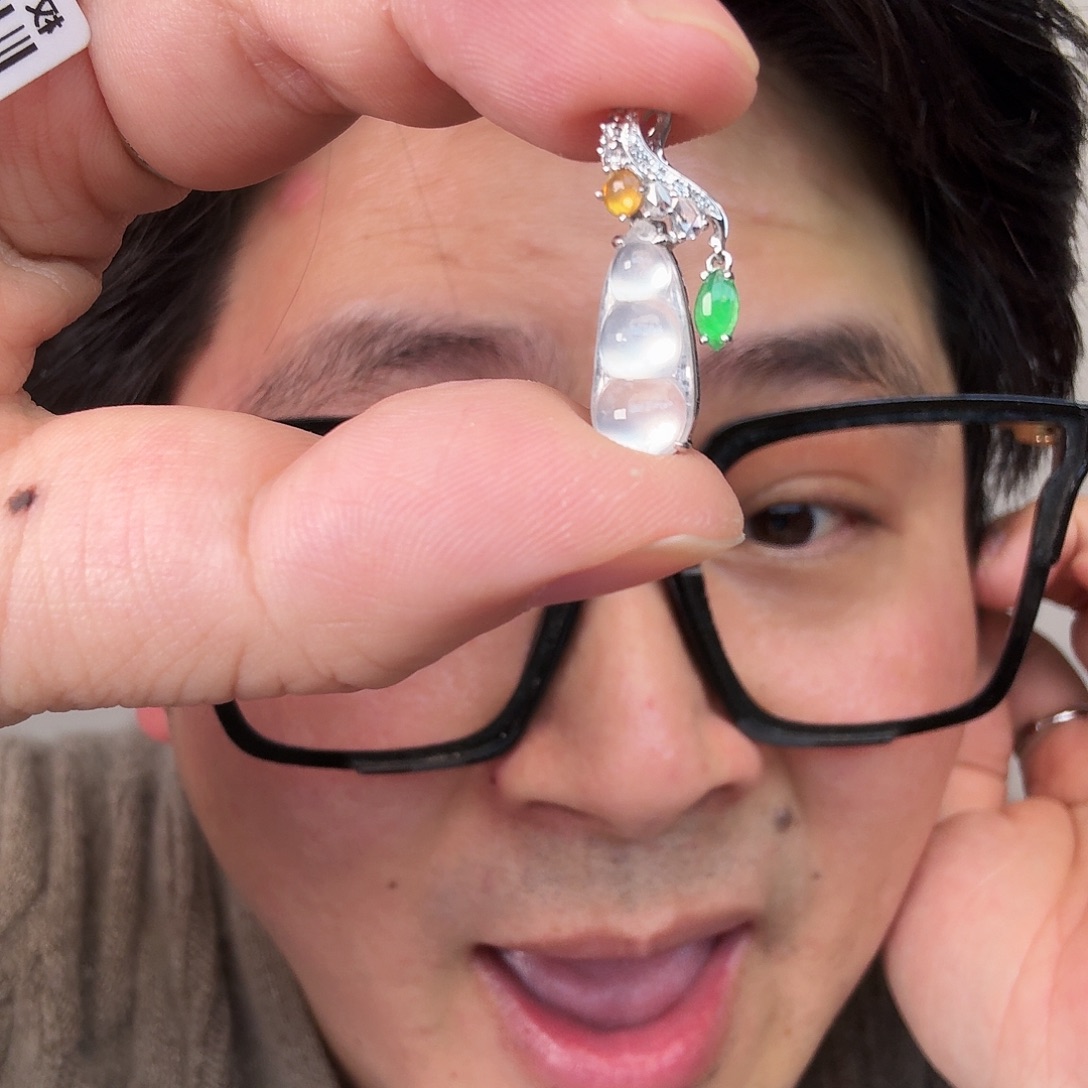 小***虾翡翠18K金镶嵌颈饰一件