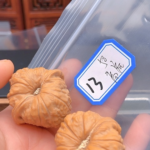 文玩核桃吊坠高**水南瓜