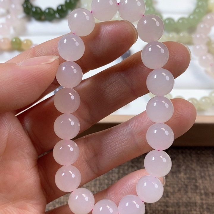 和田玉手串未镶嵌多**。