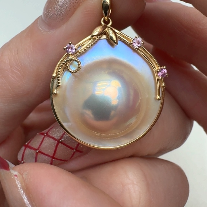 拼合珍珠（马贝珠）颈饰18K金镶嵌