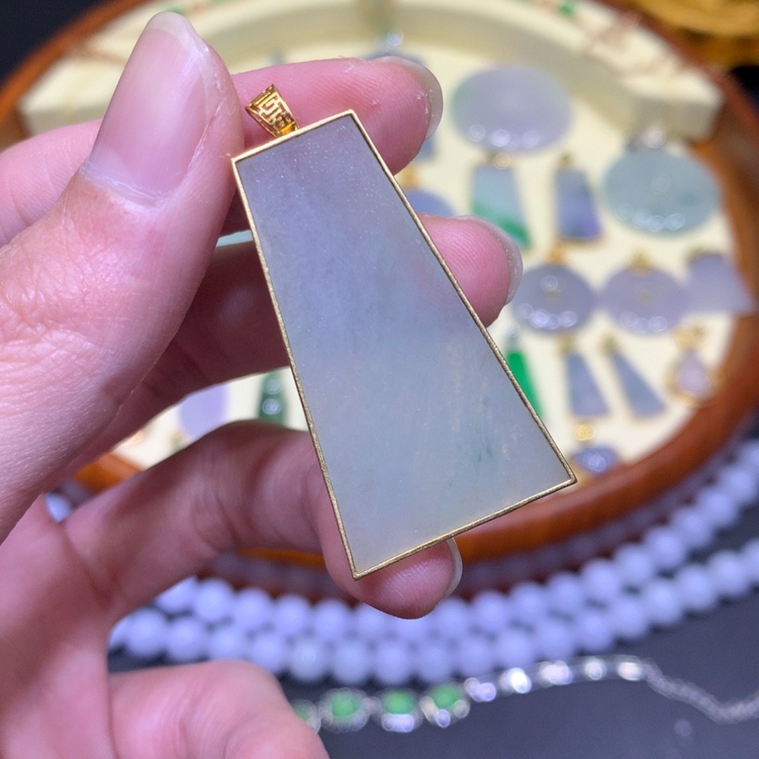 翡翠吊坠(不含链)18K金镶嵌