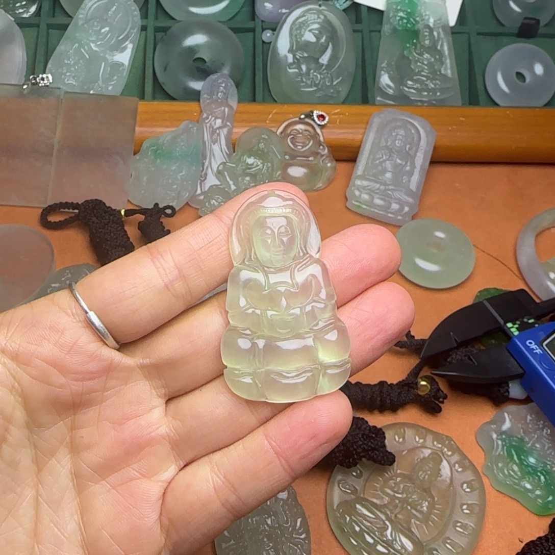 翡翠未镶嵌颈饰翡翠观音