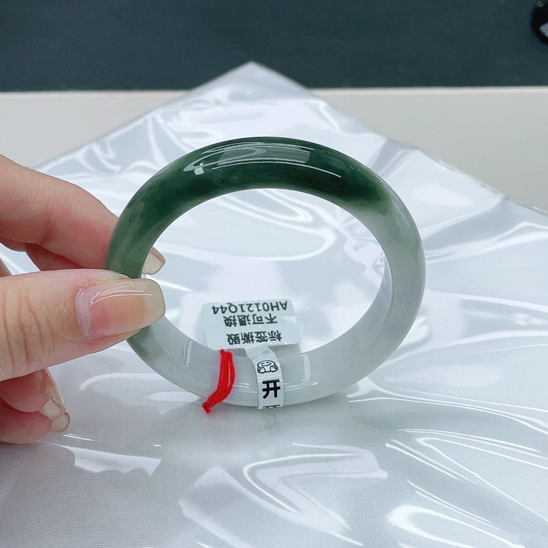 翡翠手镯未镶嵌正54.7