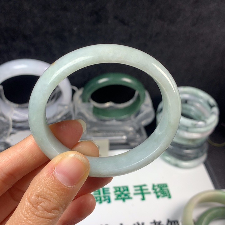 翡翠未镶嵌手镯20号。 53.2圈贵妃正圈51